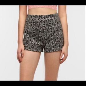 - Ecote Kirsi Jacquard High-Rise Short SZ 6 Textured, jacquard, woven short